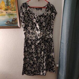 Lands end dress black and white floral